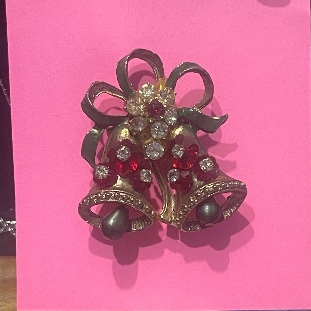 Elegant Red and Gold Bell Brooch Christmas vintage 1.5”